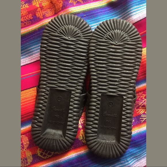 Cinderella Thong Unisex Hard Rubber Flat Sandals - Picture 2 of 4